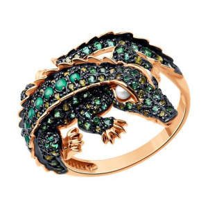 Золотое кольцо с зелеными агатами, жемчугом и фианитами Крокодил аллигатор SOKOLOV 791239